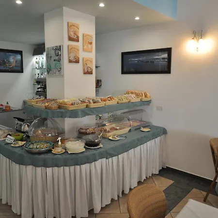 Mistral 3* مارينا دي كامبو